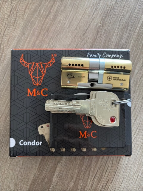 Bombin M&C Condor de alta seguridad instalado por Cerrajeros Valladolid