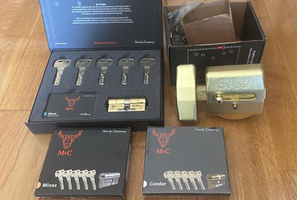 Bombines y cerrojo M&C